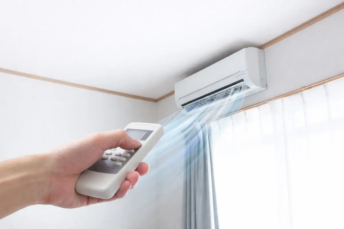 how does a mini split work